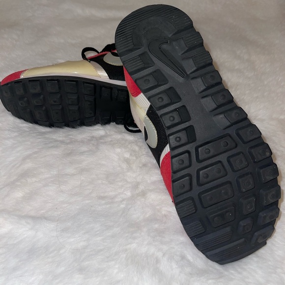 Nike shoes size 7.5, worn once, still new - Picture 5 of 5